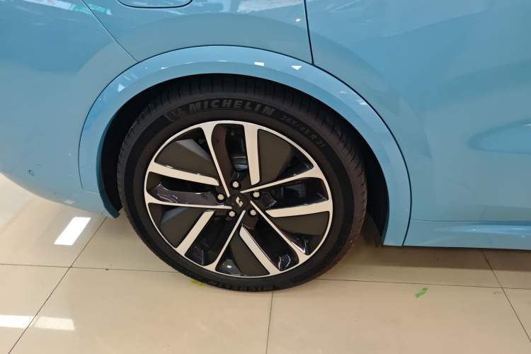 Used Li Auto L8 2024 Ultra Model Right Rear Wheel Hub