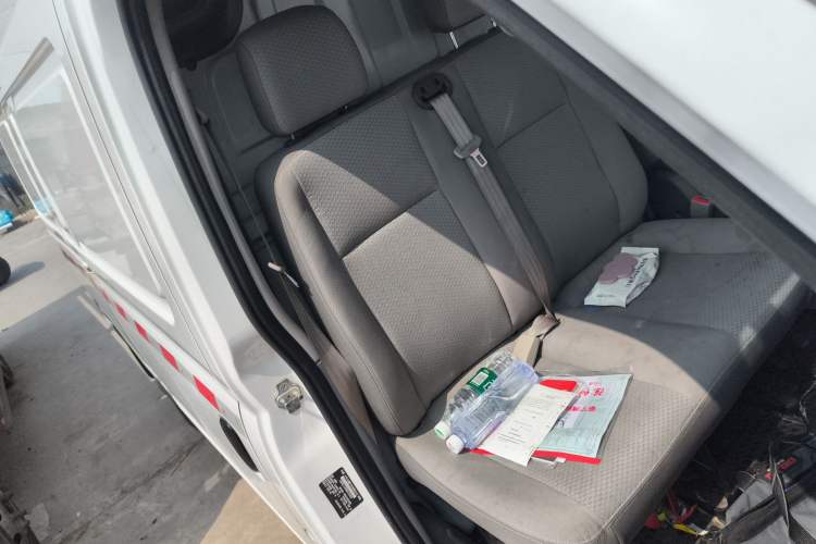 Used SAIC MAXUS Xintu V80 2021 2.0T Manual Classic City Delivery King Long Wheelbase Mid-Roof 3 Seats
