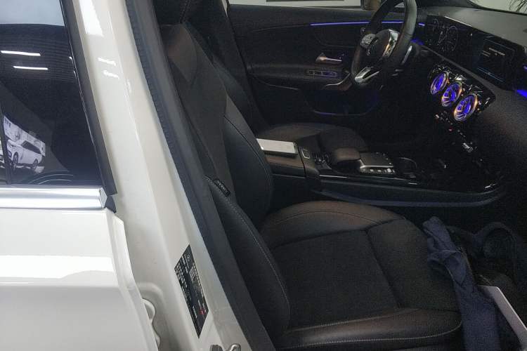 Used Mercedes-Benz A-Class 2022 Revised Version A 200 L Sport Sedan Fashionable Style