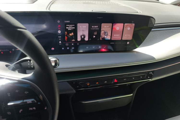 Used Buick GL8 2025 Lu Zun First Edition Audio And AC Panel