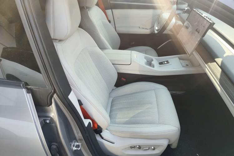 Used ONVO L60 2024 60 kWh Rear-Drive Version