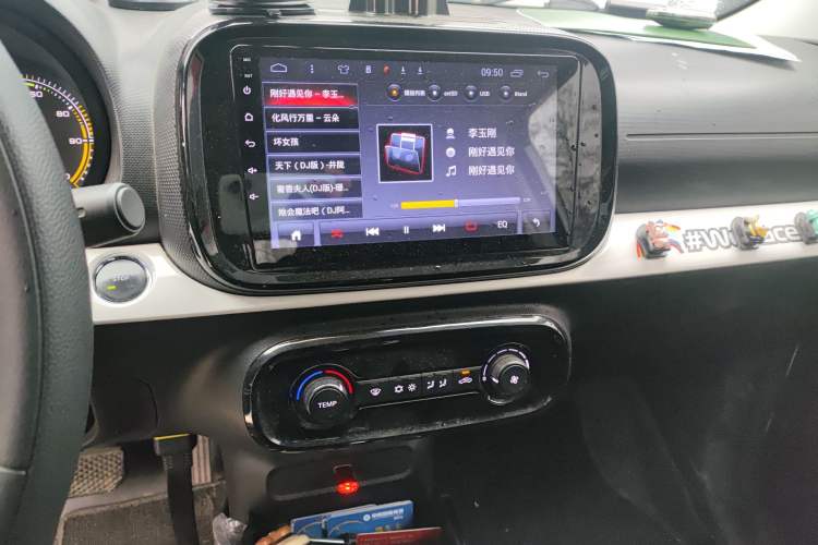 Used Roewe Clever 2021 302 km New Four-Seater Super-Efficient Version
