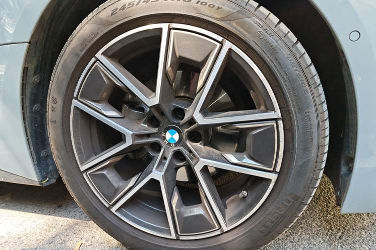 Used BMW 4 Series 2024 425i Gran Coupe M Sport Package Right Front Wheel Hub