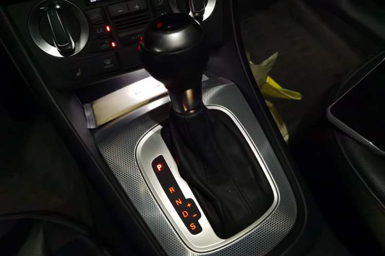 Used Audi Q3 2015 35 TFSI quattro Technology Edition Gear Lever