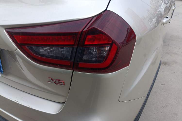 Used Geely Auto Vision X3 2019 Upgraded Model 1.5L Manual Luxury Version
