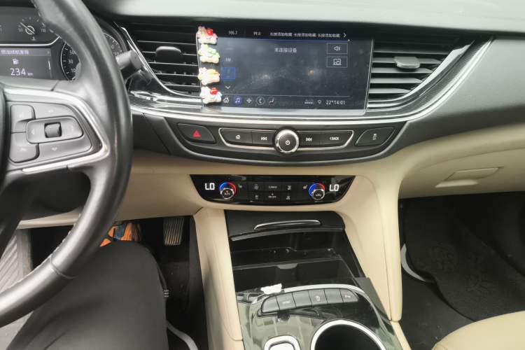 Used Buick Regal 2020 552T Elite Edition Audio And AC Panel