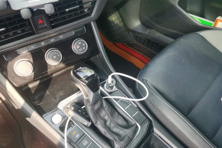 Used Volkswagen Sagitar 2020 200TSI DSG Comfort Version China VI Standard Gear Lever