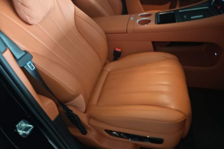 Used Hima AITO M8 2025 Model Pure Electric Max+ Five-Seat Long-Range Version Right Front Seat