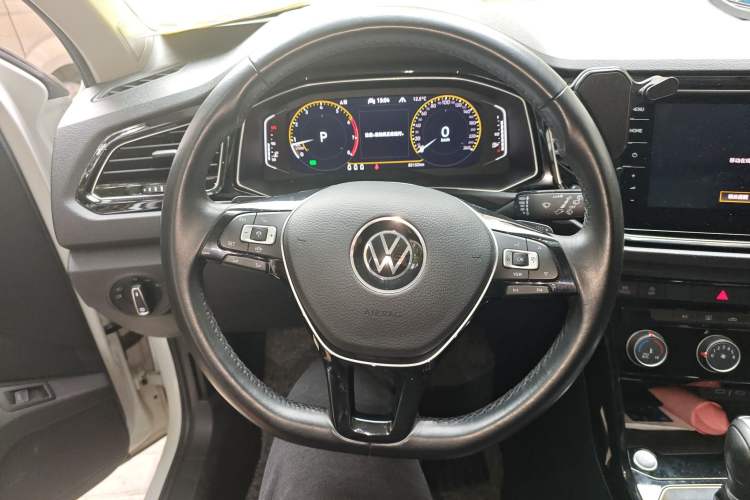 Used Volkswagen T-ROC 2021 280TSI DSG Two-Wheel Drive Comfort Connect Edition