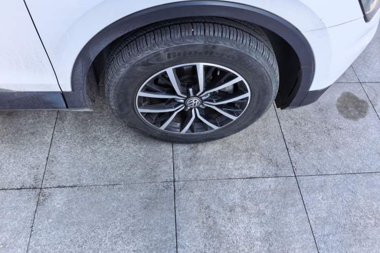 Used Volkswagen Tiguan L 2017 330TSI Automatic Two-Wheel Drive Luxury Edition Right Front Wheel Hub