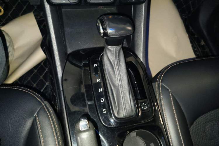 Used GAC Trumpchi GS3 2017 150N Automatic Elite Edition Gear Lever