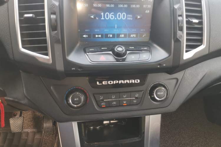 Used Leopaard Q6 2015 2.4L Manual 4x4 Excellence Edition
