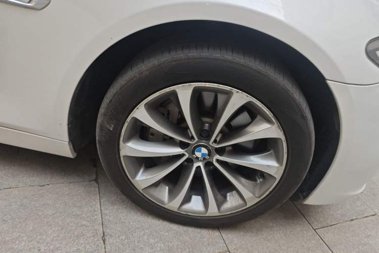 Used BMW 5 Series 2017 528Li Leading Model
