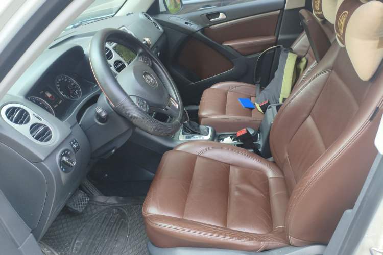 Used Volkswagen Tiguan 2015 2.0 TSI Automatic All-Wheel Drive Luxury Edition Left Front Seat