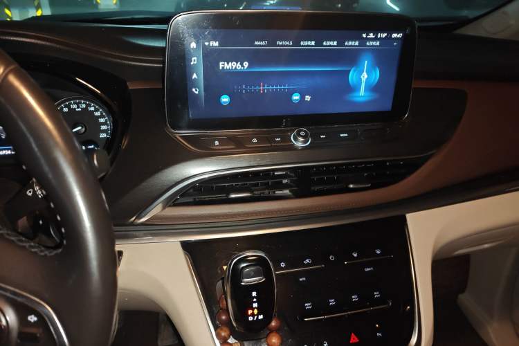 Used Buick GL8 2021 Land Cruiser Executive Class 652T Luxury Model Audio And AC Panel