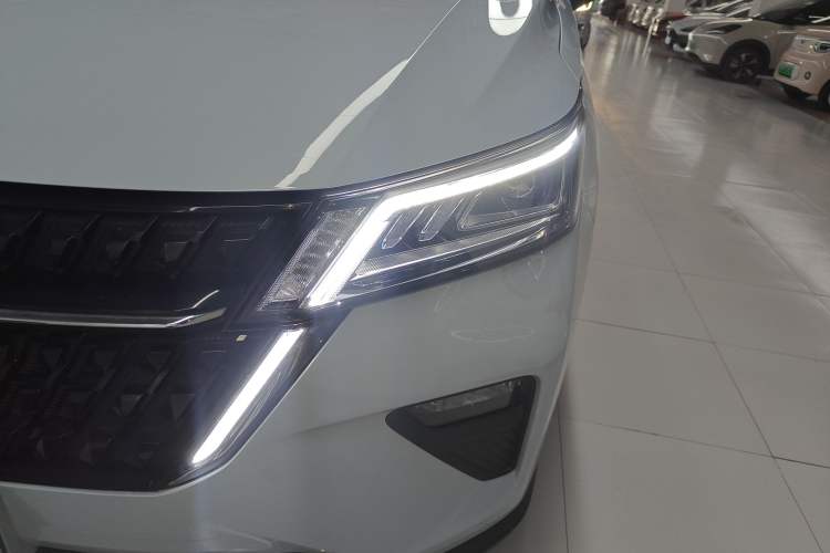 Used Wuling Asta 2022 2.0L DHT Electric-Speed Version
