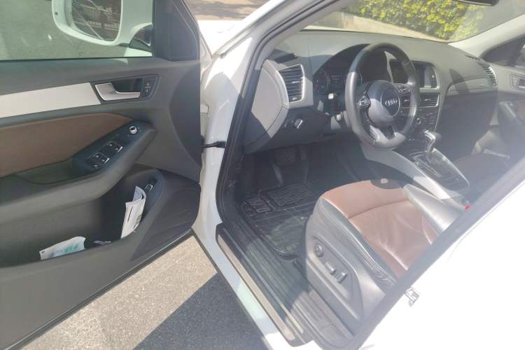 Used Audi Q5 2016 40 TFSI Technology Edition Driver Seat