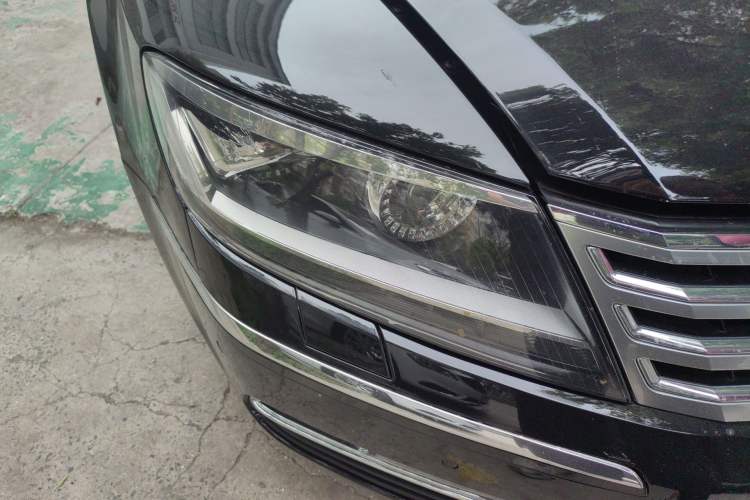 Used Volkswagen Phaeton 2011 3.6L V6 5-Seater Extended Business Edition Right Front Headlight