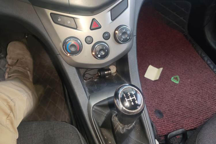 Used Chevrolet Aveo Sonic 2011 Sedan 1.4L MT SL