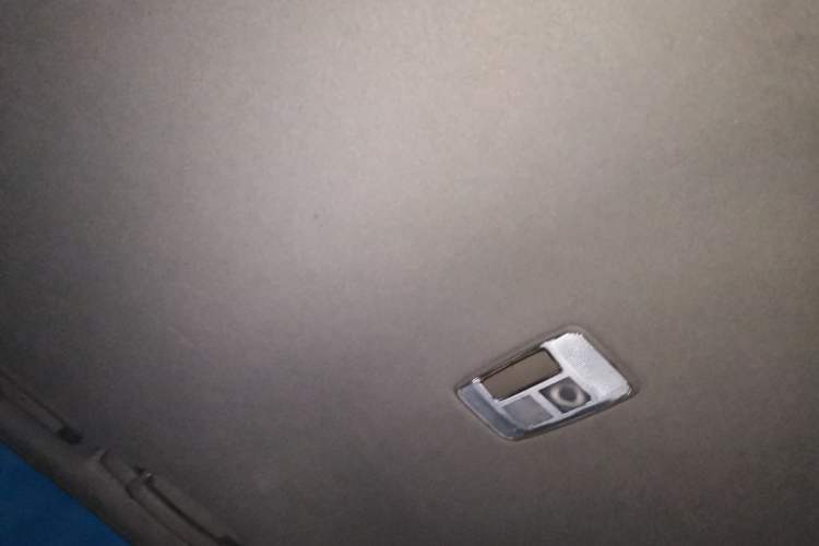 Used Toyota Highlander 2011 2.7L Two-Wheel Drive 7-Seater Supreme Edition Headliner