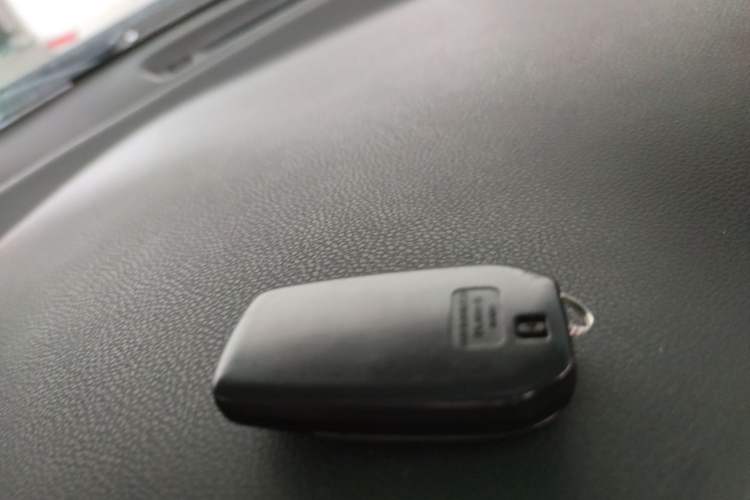 Used Toyota Levin 2017 Revised Dual-Engine 1.8H GS E-CVT Elite Sunroof Version China V Standard Vehicle Key