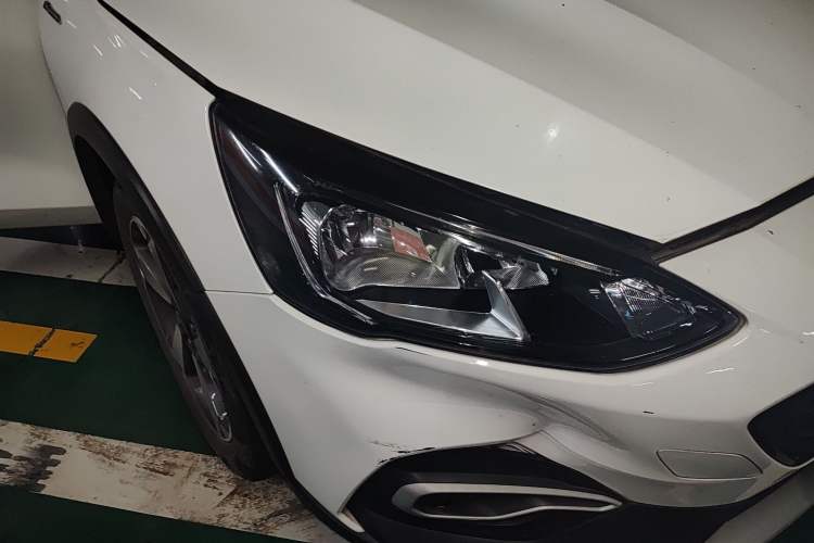 Used Ford Focus Active 2020 EcoBoost 180 Automatic Trendy Model Right Front Headlight