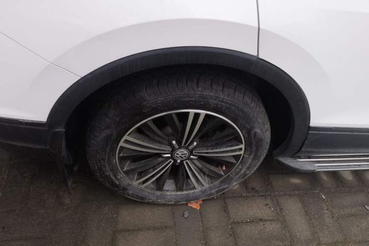 Used Volkswagen Tiguan L 2020 330TSI Automatic Two-Wheel Drive Luxury Edition China VI Standard
