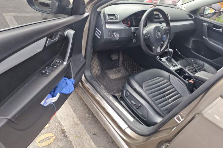 Used Volkswagen Magotan 2016 1.8TSI Smart Comfort Model Driver Seat