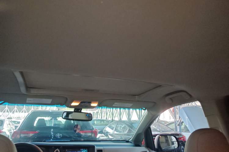 Used Toyota Sienna 2017 3.5L Four-Wheel Drive LE Trim 7 Seats – U.S. Specification
