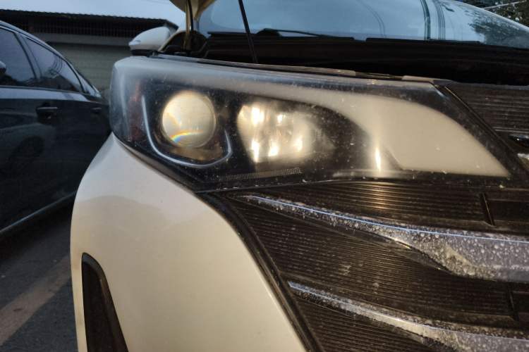 Used GAC Trumpchi M6 2019 270T DCT Luxury Edition (7-seater) China VI Right Front Headlight