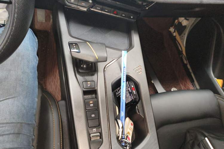 Used CHANGAN OSHAN X5 PLUS 2023 Revised 1.5T DCT Excellence Edition Gear Lever