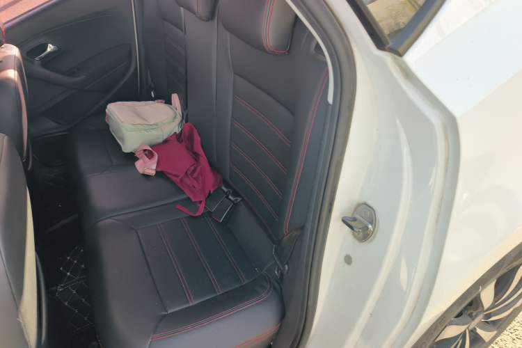 Used Volkswagen Polo 2016 1.6L Automatic Comfort Model
