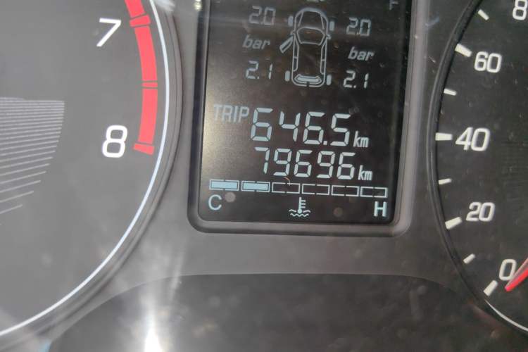 Used Baojun 310W 2017 1.5L Manual Fashion Model China V Odometer Close Up