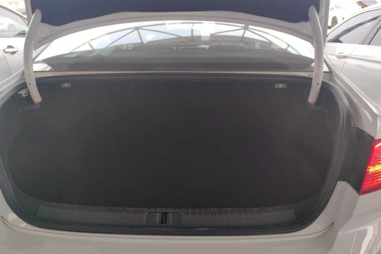 Used Volkswagen Magotan 2017 330TSI DSG Leading Model
