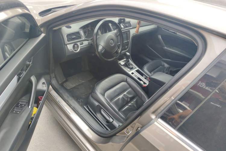 Used Volkswagen Passat 2014 1.8TSI DSG Prestige Edition Driver Seat