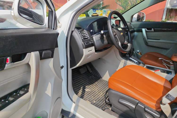 Used Chevrolet Captiva 2015 2.4L Two-Wheel Drive Urban Version 5 Seats