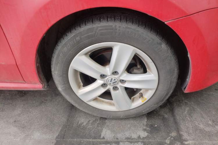 Used Volkswagen Polo 2011 1.6L Automatic ZhiShang Version Right Front Wheel Hub