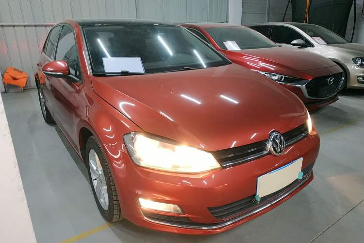 Used Volkswagen Golf 2015 1.4TSI Automatic Comfort Model Front Right 45 Deg