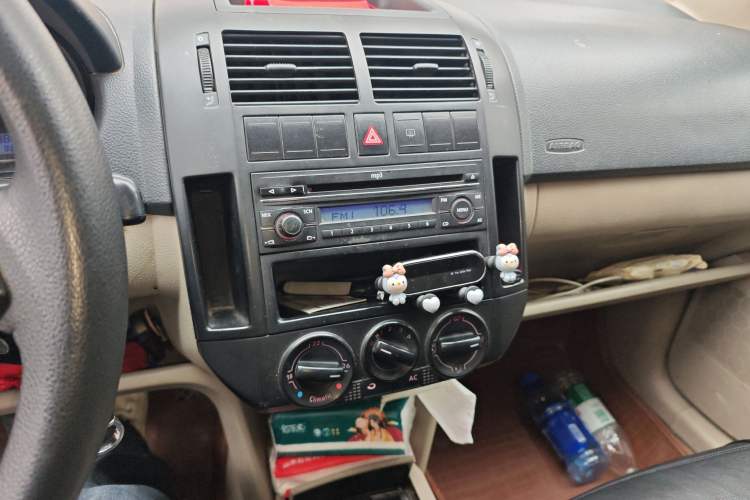 Used Volkswagen Polo 2011 Jingqu 1.4L Manual Sile Edition
