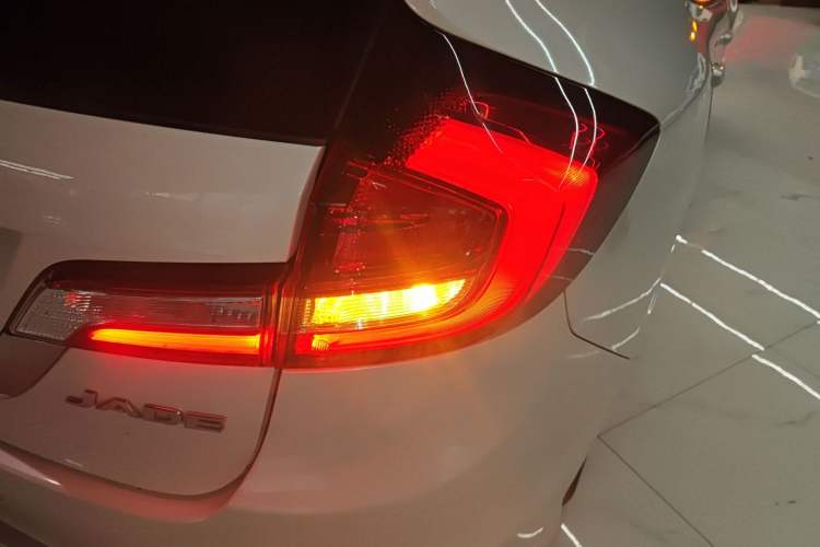 Used Honda Jade 2017 1.8L automatic Comfort version 5 seats
