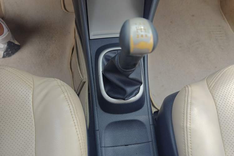Used Nissan Sylphy 2016 Classic 1.6XE Manual Comfort Edition Gear Lever