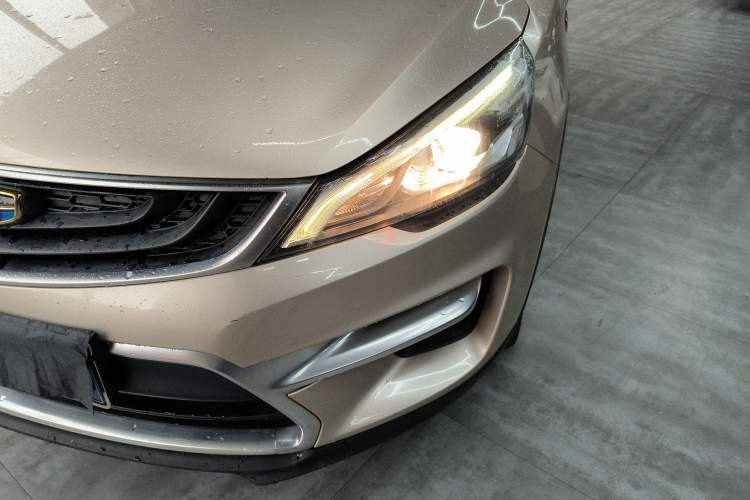 Used Geely Auto Emgrand GS 2016 Sport Edition 1.3T Automatic LingShang Model Left Front Headlight