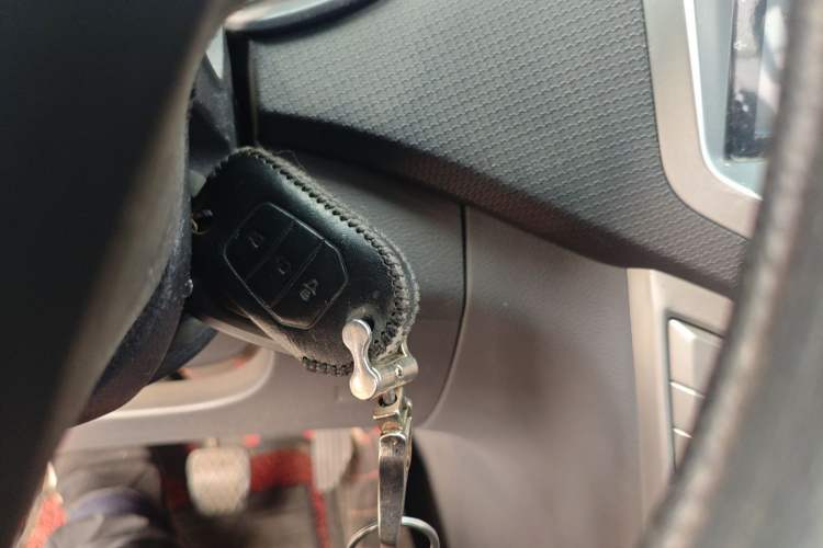 Used SAIC MAXUS T60 2017 2.4L Gasoline Manual Transmission 4x4 High Ground Clearance Comfortable Standard Cabin