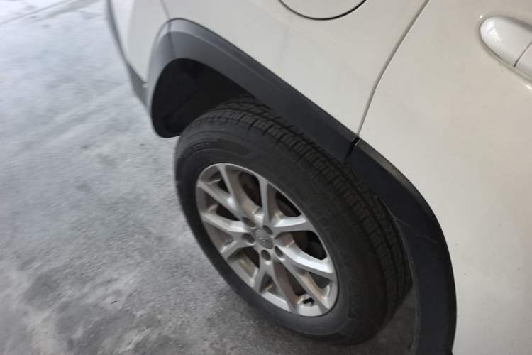 Used Jeep Cherokee 2016 2.4L Leading Edition Right Rear Wheel Hub