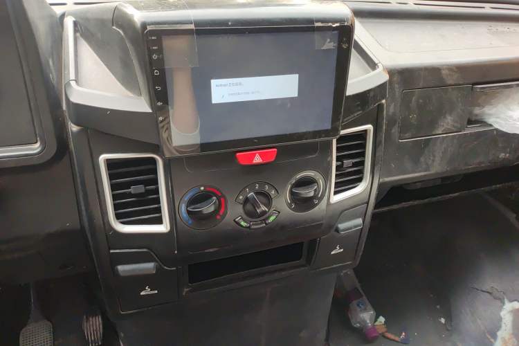 Used Iveco Daily 2017 2.8T V35 Box Truck 3 Seats 43S5