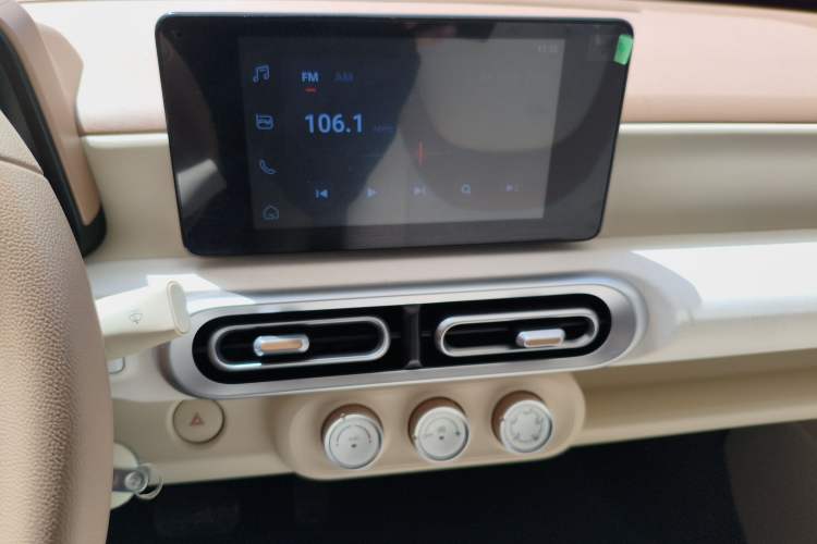 Used Wuling Hongguang MINIEV 2024 3rd Generation 215km Advanced Version
