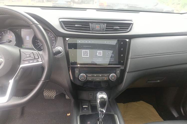 Used Nissan X-Trail 2022 Revised Version 2.0L Two-Wheel Drive Smart Connect & Comfort Edition Audio And AC Panel