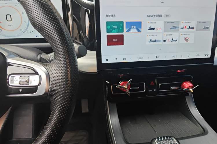 Used GAC Trumpchi GS8 2022 Linghang Series 2.0 TGDI Two-Wheel-Drive Luxury Smart Connectivity Version (7 Seats)
