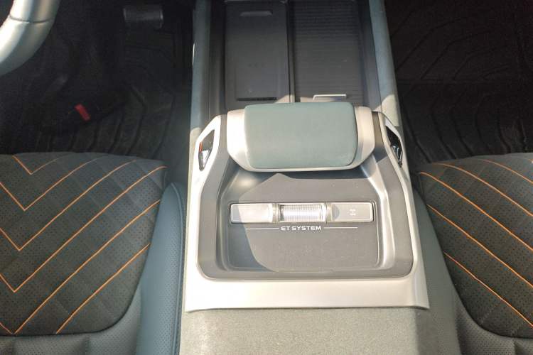 Used Deepal G318 2024 Four-Wheel-Drive Air Suspension Model