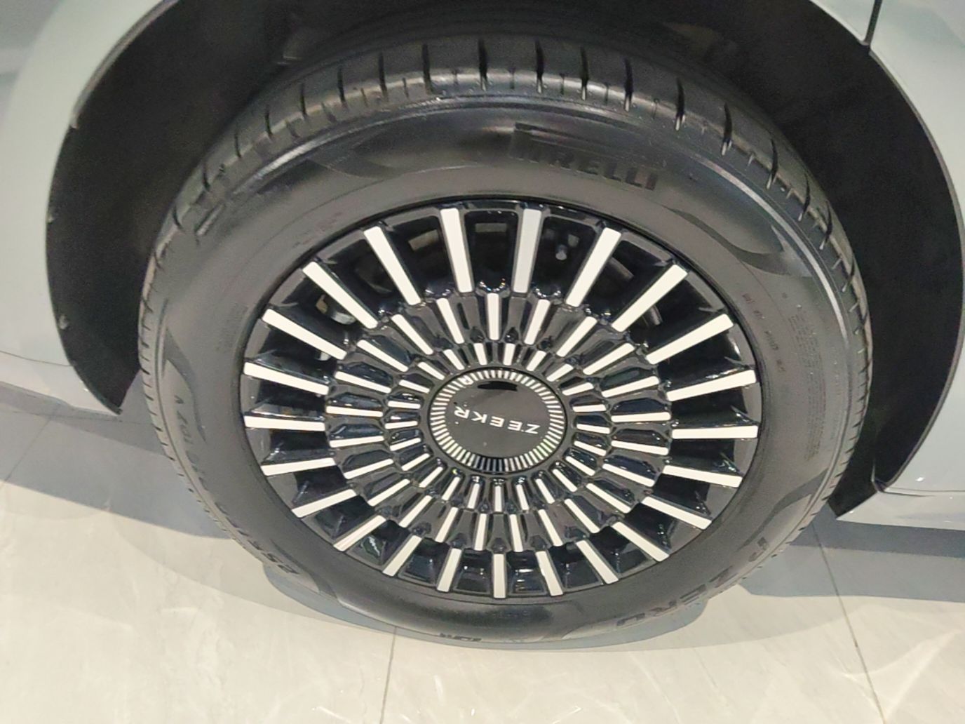 Zeekr 009 2024 Six-Seat Executive Version 4WD 108 kWh — снимка 11